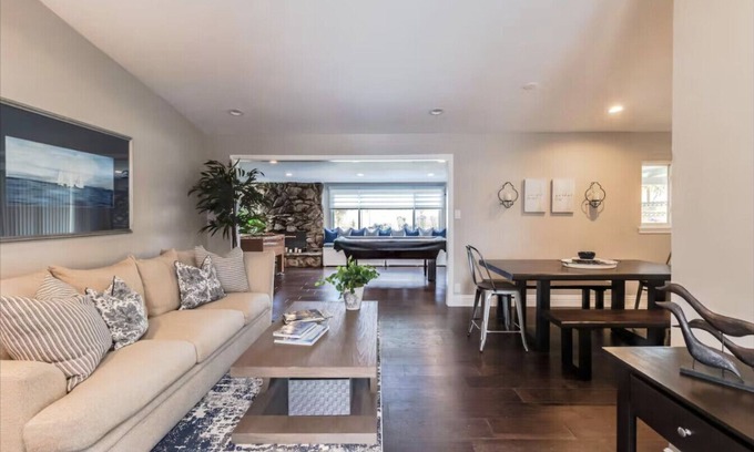 Southwest Anaheim House | Modern Comfy House-Anaheim/Disneyland