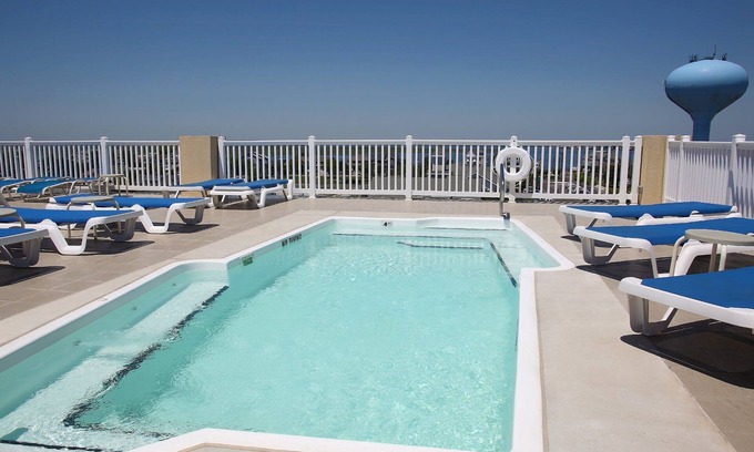 Brigantine Condo | Modern condo - less than 5 min from the beach!
