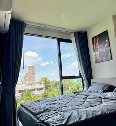 Bang Lamphu Lang Apartment | Modern Condo Near Icon Siam & BTS Krung Thonburi