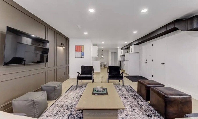 Southwest Edmonton Apartment | Modern Contemporary 2BR Basement Suitenn