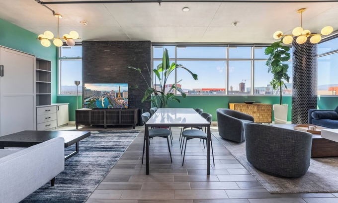 Downtown Las Vegas Apartment | Modern Corporate Condo with Vibrant Views of Las Vegas