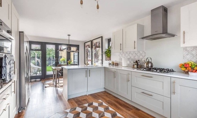 Lower Lemington House | Modern Cotswolds House perfect for exploring the Cotswolds.