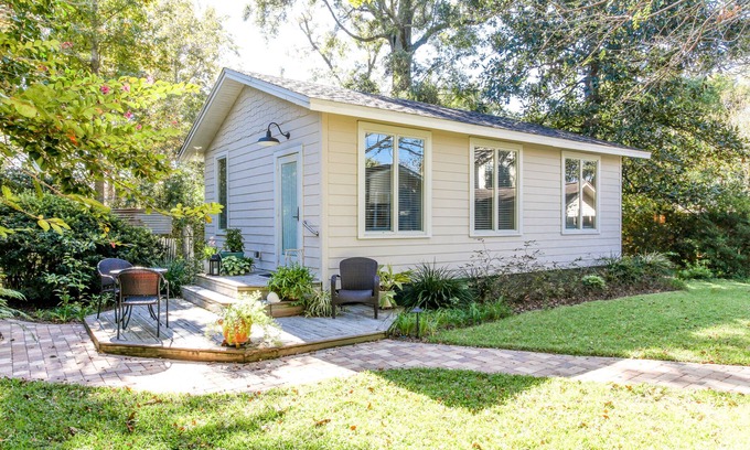 East Hill House | Modern cottage in historic East Hill