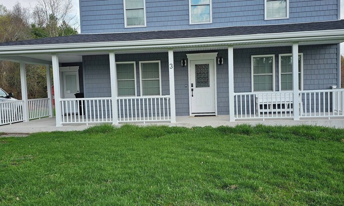 Woodbourne House | Modern Country Hideaway With 2 Ponds And Stream On 27 Scenic Acres.