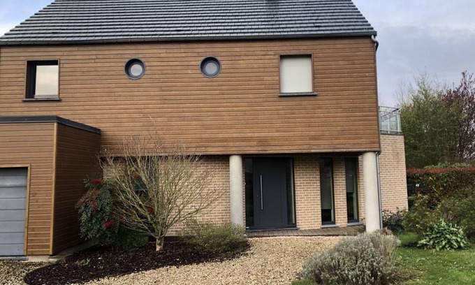 Doingt House | Modern country house with spacious rooms and swimming pool