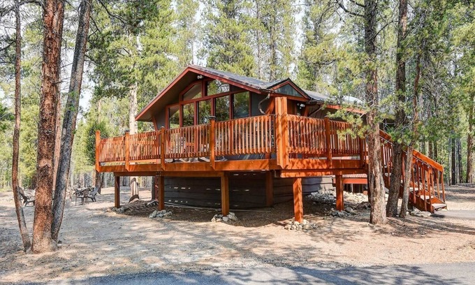 Leadville Cabin | Modern Cozy 2BR Cabin Oasis - Fireplace, Firepit
