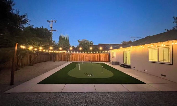 San Jose House | Modern Cozy 3B2B House with Mini Golf near Santa Clara