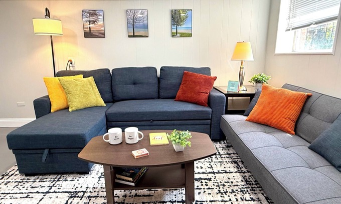 Logan Square Apartment | Modern + Cozy Chicago stay w/garage parking & 20min to downtown