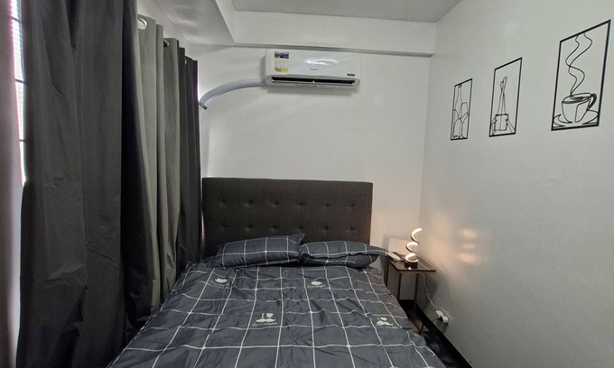 Moonwalk Condo | Modern & Cozy Condo near Manila Airport