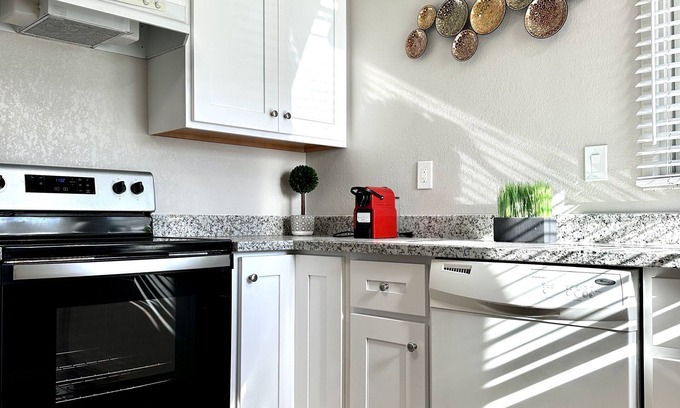 Santa Clara House | Modern & Cozy cottage walking to Santana Row & Valley Fair Shopping Center