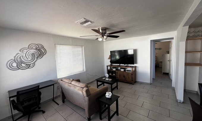 The Garden District House | Modern & Cozy Midtown Duplex