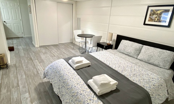 San Bruno Apartment | Modern cozy studio next to Airport