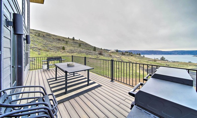 Davenport House | Modern Davenport Home w/Water View & Grill!