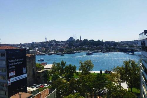 Galata Apartment | Modern Design, 4 BR, Amazing Sea View, Karaköy 8