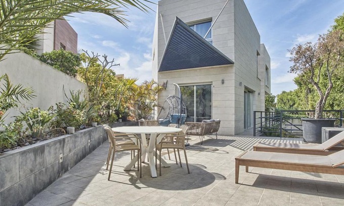 Playa de San Juan Apartment | MODERN DESIGN VILLA FOR RENT ON THE FIRST LINE OF ALICANTE GOLF Moderna