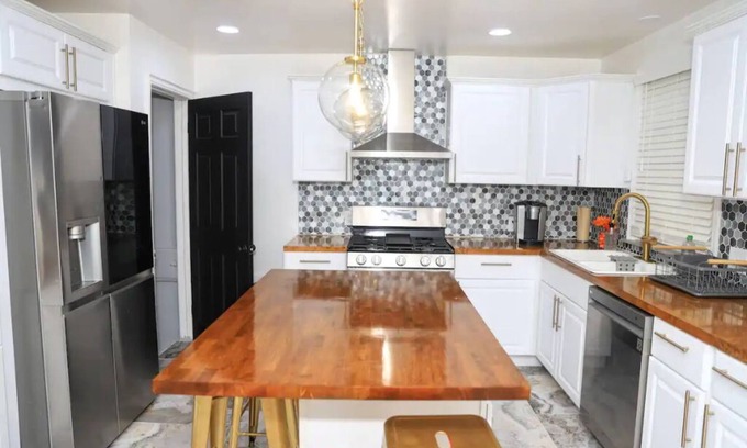 Detroit House | Modern Detroit 3-bedroom steps away from shops!