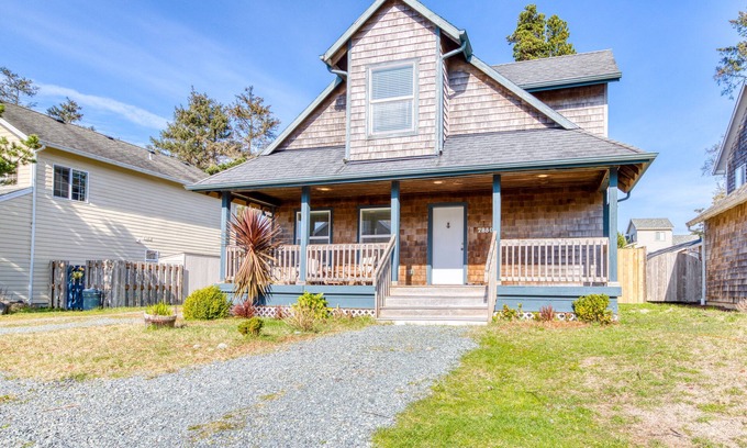Rockaway Beach House | Modern dog-friendly house w/private hot tub, gas fireplace, & free WiFi