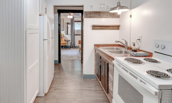 Burnsville Apartment | Modern, Dog-Friendly Getaway on Cane River!