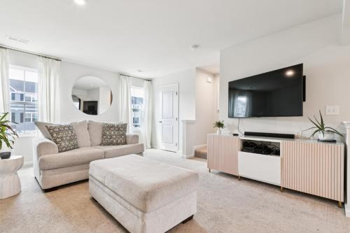 Berea House | Modern DownTown Retreat Near Swamp Rabbit Trail townhouse