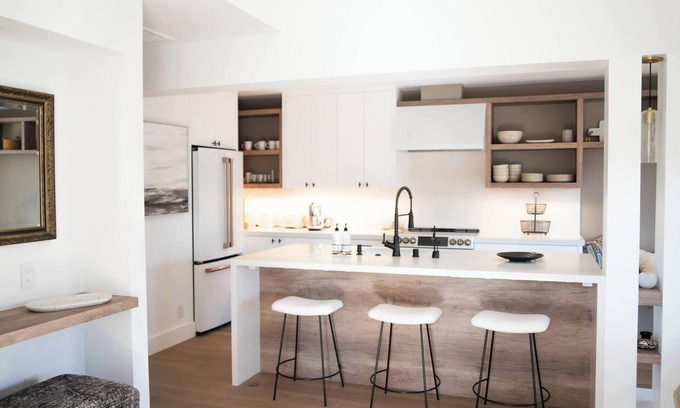 Sonoma Condo | Modern Downtown Sonoma Condo with deck and pool.n 30-day minimum stay required.