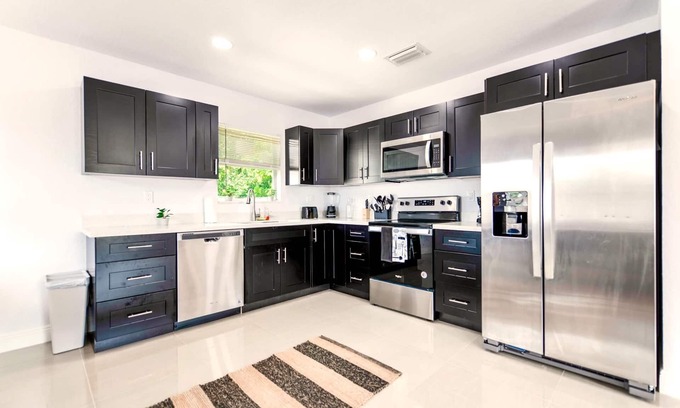 Gladeview Apartment | Modern Duplex w Free Parking Near Wynwood Hotspots