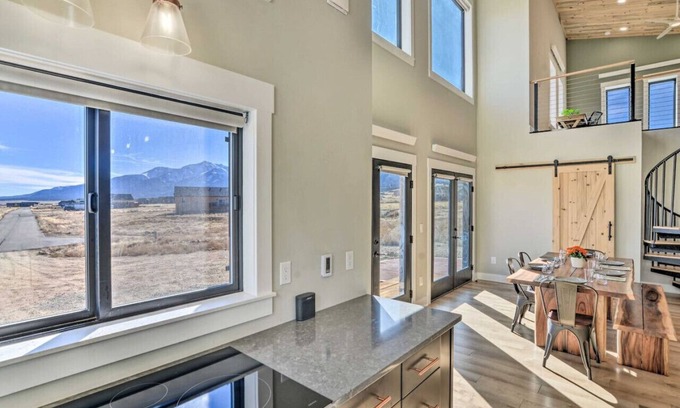 Buena Vista House | Modern Easter House with Beautiful Mountain Views