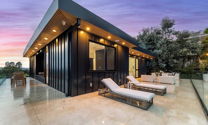 Holmby Hills Villa | MODERN ESTATE IN HEART OF BEVERLY HILLS