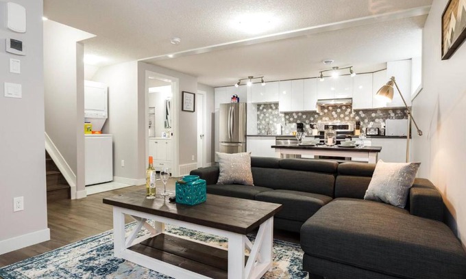 Southwest Edmonton Apartment | Modern Executive Suite I Complimentary Netflix & Parking!