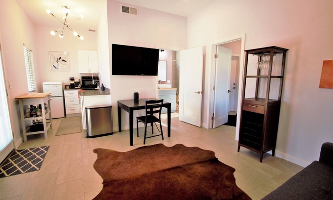 Palo Verde House | Modern Executive Suite w/kitchenette and laundry