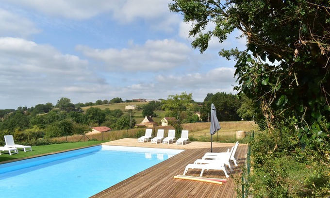 Marquay Apartment | Modern family gite, with pool, close to Dordogne and Vezere Valleys.