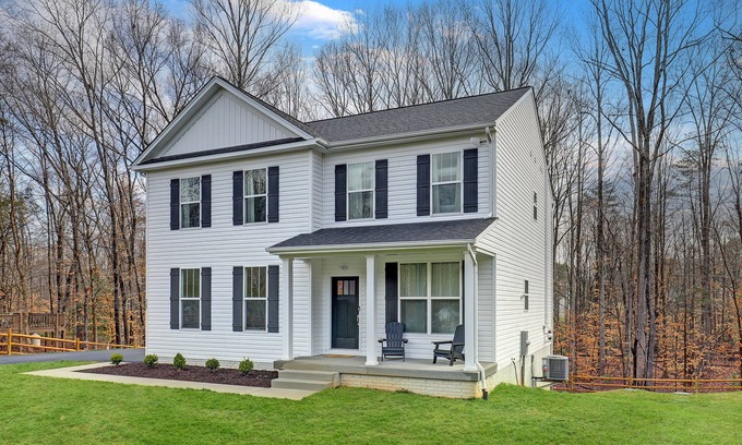 Livingston House | Modern Family Home 2 Mins To Lake Anna - Hot Tub arriving in November!