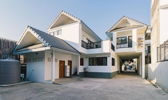 Wat Ket House | Modern Family House - 4 Bedrooms 5 Mins From Old Town With Gallery - Deja Home
