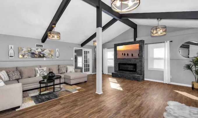 Mobile House | Modern Farmhouse 4 Bedroom Home Away From Home