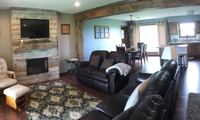 Chambersburg House | Modern Farmhouse, Central Pike Co. IL, Scenic views, Spacious gathering room