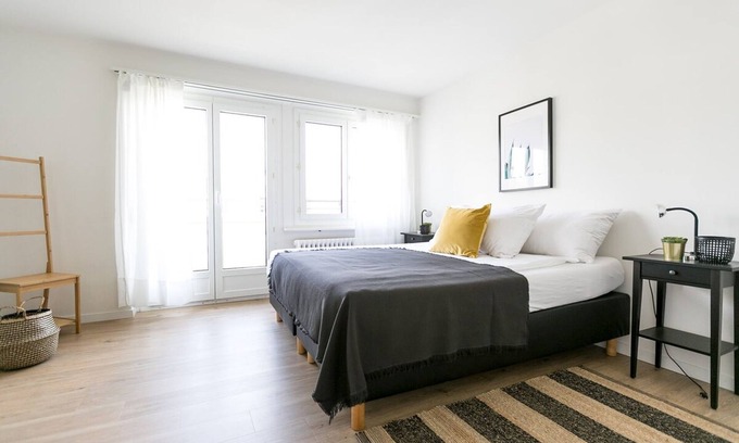 Lucerne Apartment | Modern flat w Netflix balcony top location