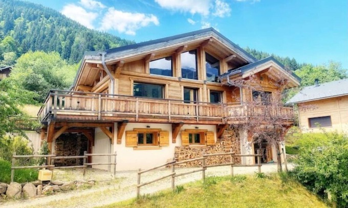 Les Contamines-Montjoie House | Modern chalet with outdoor jacuzzi, great mountain view, 5min drive to ski lift