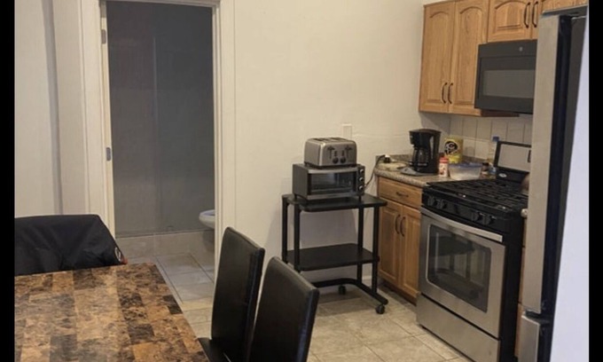 Williamsbridge House | Modern Furnished Room Near Train/Bus