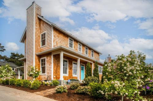 Gearhart House | Modern Gearhart Getaway, Walk to Beach and Downtown!