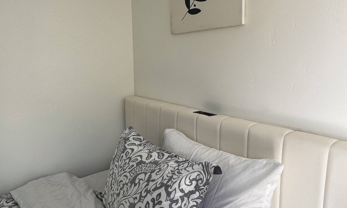 Saratoga Apartment | Modern Guesthouse With Amenities in Quiet Saratoga