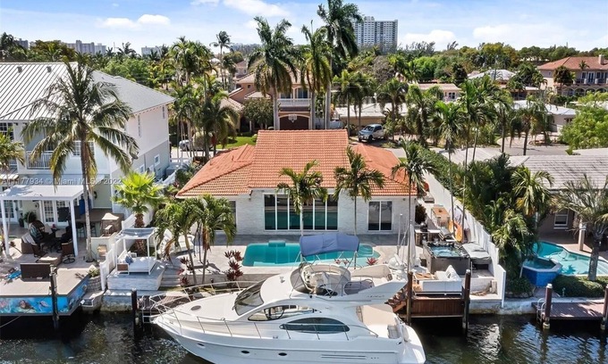 Pompano Isles House | Modern - Heated pool - intercostal views