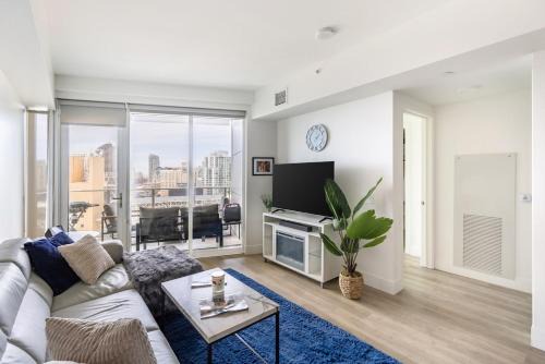 San Diego Apartment | Modern High-Rise Gaslamp, Convention Center, PETCO