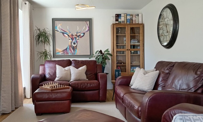 Balloch House | Modern Highland Retreat | Sleeps 7 + Infants | Quiet Family Area Near Inverness