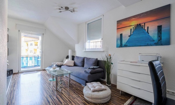 Altstadt Apartment | Modern Holiday Apartment "Konstanz City im Paradies" with Wi-Fi and Balcony