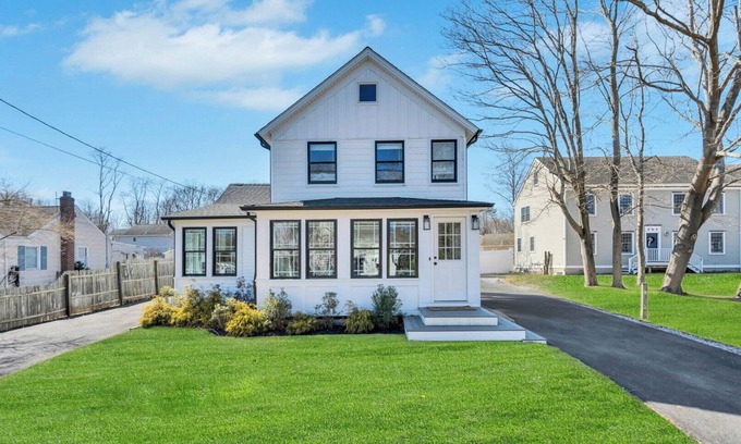 Greenport House | Modern home in Greenport, close to beaches, outdoor dining, perfect for families