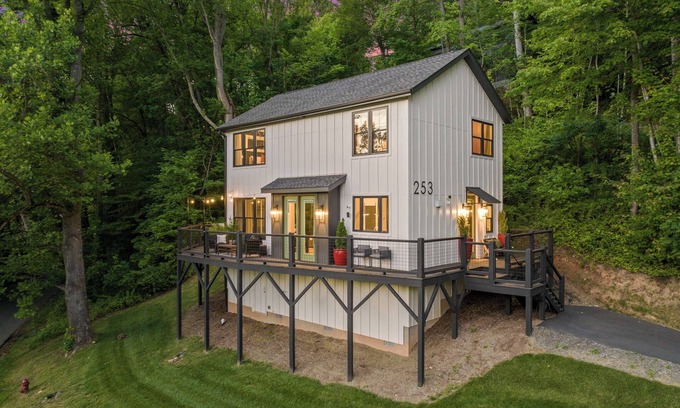 Waynesville House | Modern Home w/Hot Tub, Fire Pit, Outdoor Games