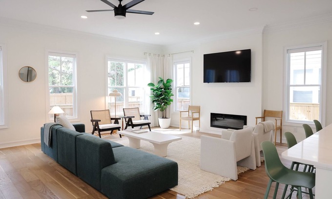 Wilmington Historic District House | Modern home with lookout in the heart of downtown