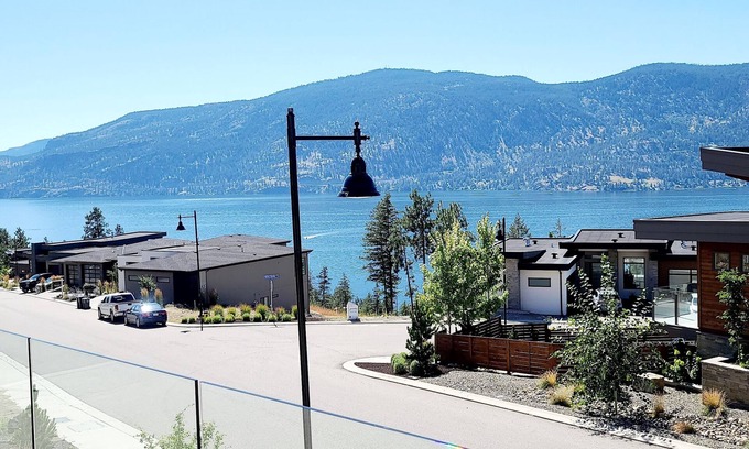 McKinley House | ***MODERN HOME WITH PRIVATE LAKE ACCESS AT MCKINLEY BEACH***