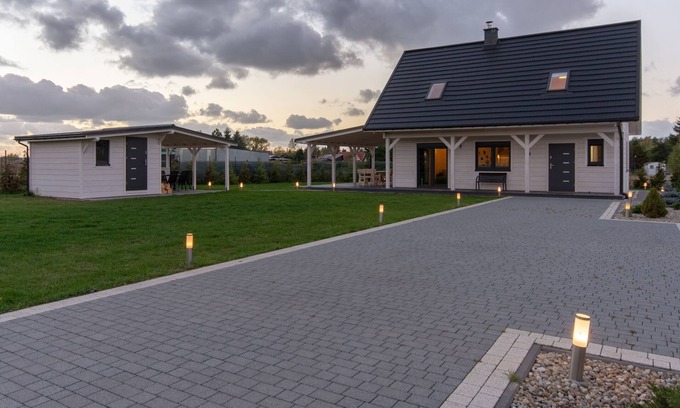gmina Wolin House | Modern house CORNELLO with garden next to lagoon