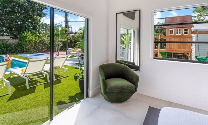 Cutler Bay House | Modern House with Heated Pool+5 Bedrooms
