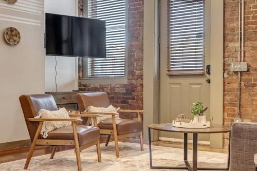 Springfield House | Modern, Insta-Worthy 2B Townhome in Walkable Springfield!